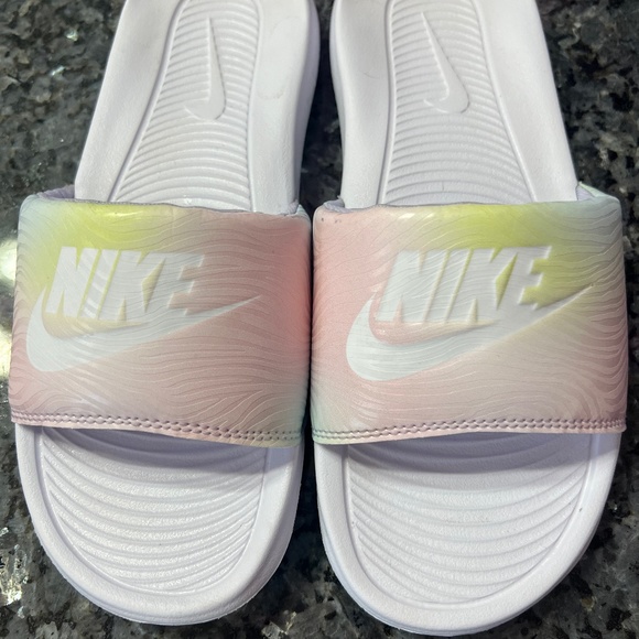 Nike Women Victori One Slide Print Pure Violet/White - Picture 1 of 5